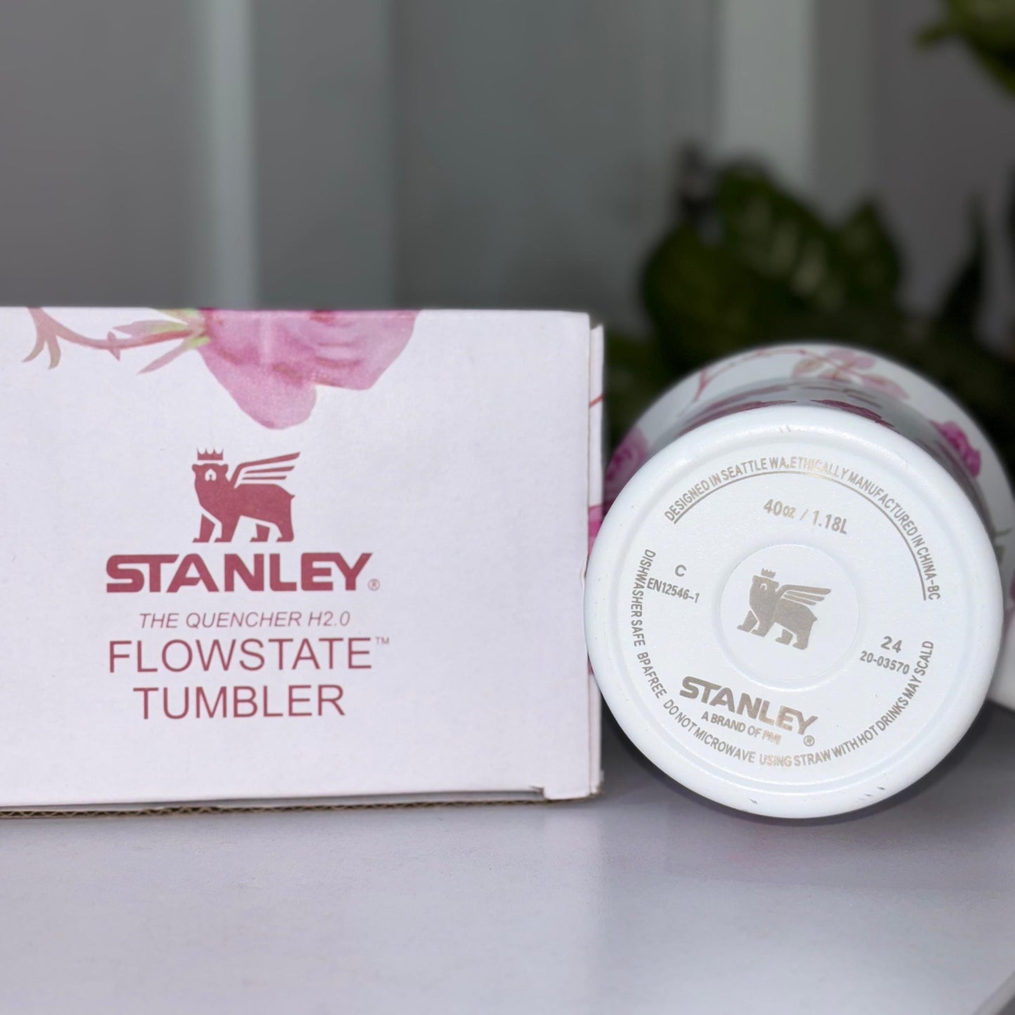 Stanley sipper bottom showing logo and capacity